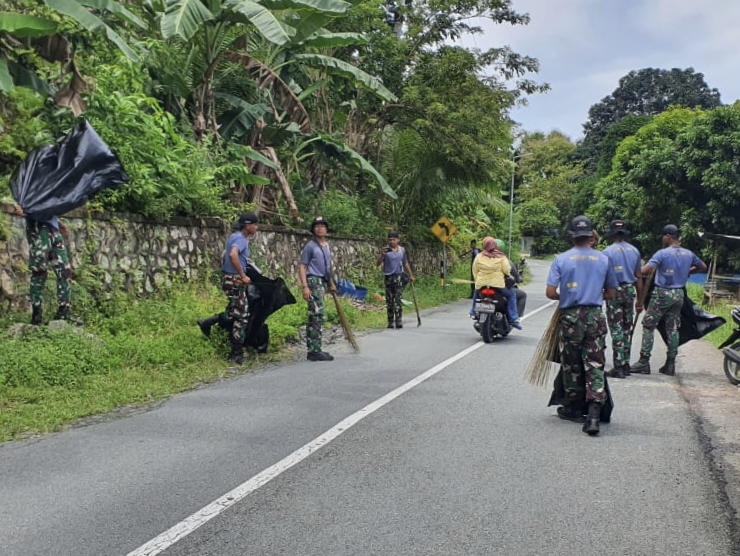 Kegiatan Bakti Sosial oleh Personel Yonif 764/IB Kaimana
